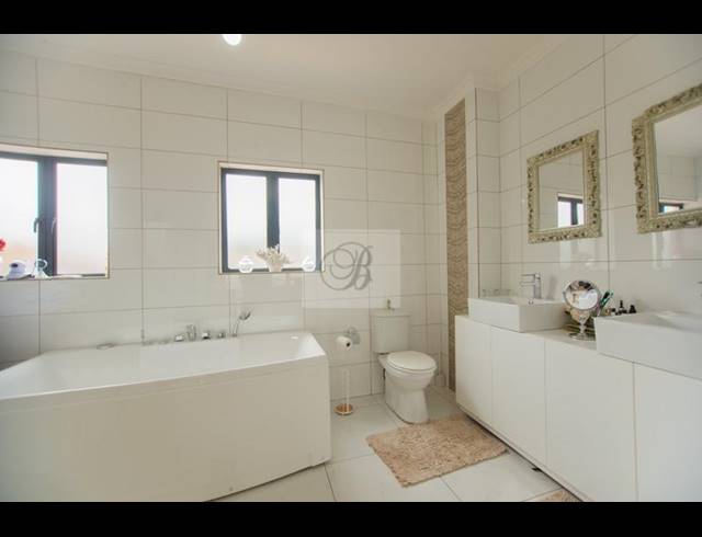 4 BEDROOM HOUSE FOR SALE IN COPPERLEAF ESTATE